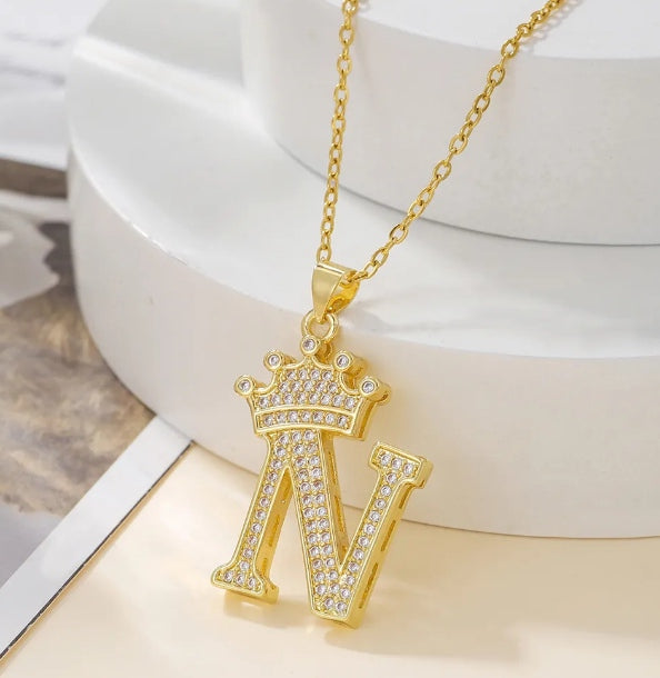 1PCS Fashionable Gold Diamond Crown Uppercase Letter Popular Pendant Necklace Suitable For Daily Use Festivals Parties Gifts Jewelry Set